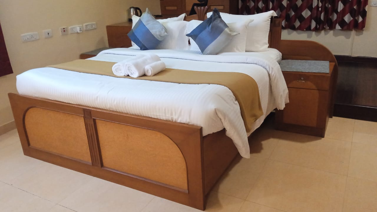 Hotels in palavakkam - Eaze & Comfort Premier Executive Room